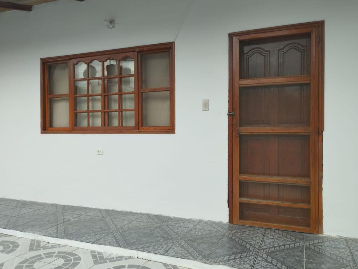 Leticias Guest House Екстер'єр фото